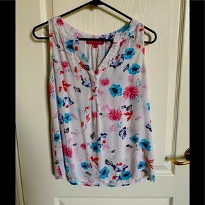 Sleeveless blouse
